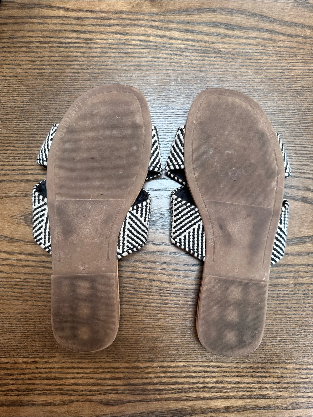 Old Navy Black & Tan Woven Crisscross Slide Sandals - Picture 2 of 2